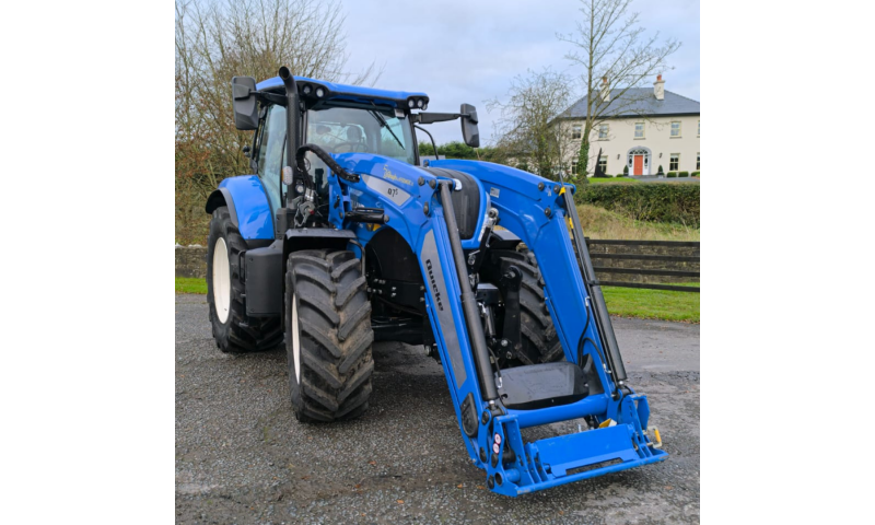 New Holland T7.190 with Quickie Q7 Loader